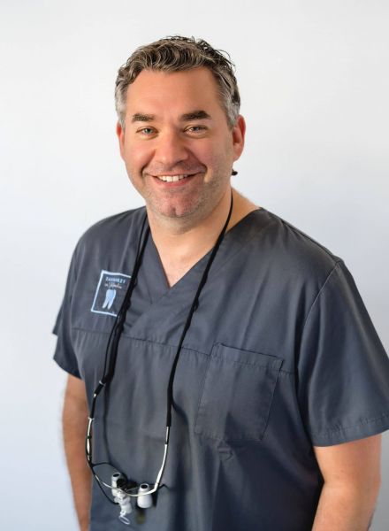 Zahnarzt Dennis Eigher